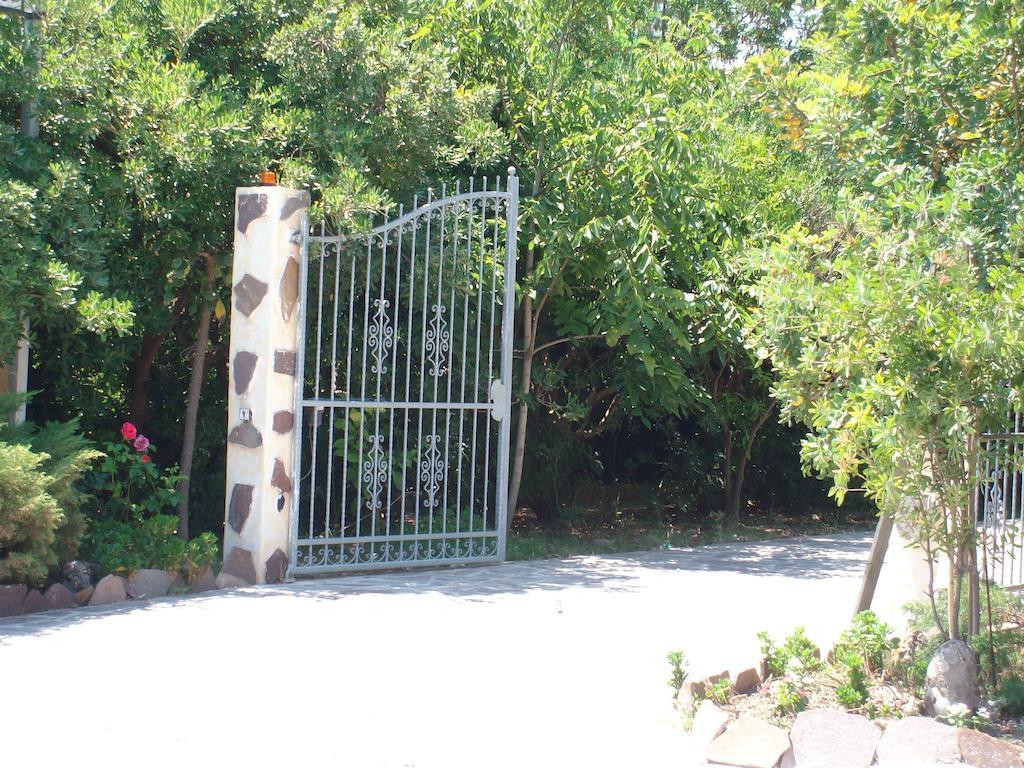 Sa Domu Sarda Bed & Breakfast Piscinas Bagian luar foto